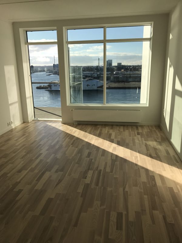Lejlighed med udsigt over havn og Timberman Parket Ask Accent gulv
