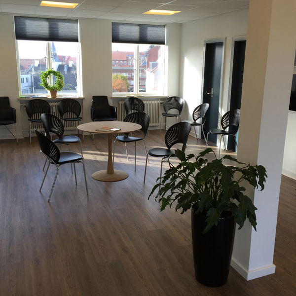 Lægeklinik med Wicanders Commercial Limed Forest Oak