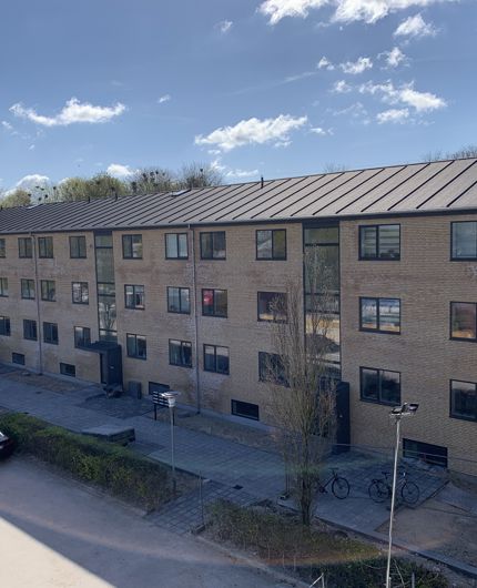 Stort renoveringsprojekt i Aalborg får 10.000 kvadratmeter slidstærke vinylgulve