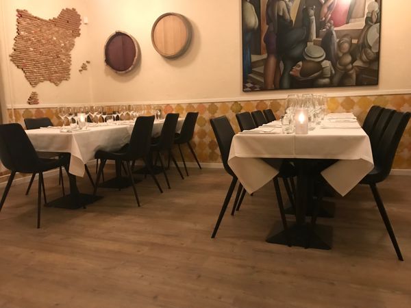 Restaurant med Wicanders Commercial Arcadian Soya Pine