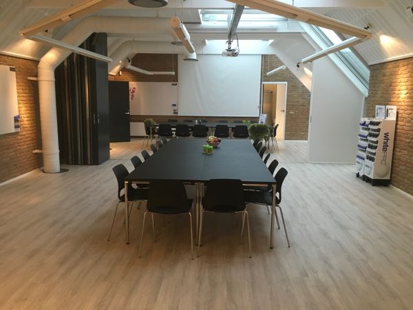 Mødelokale med Wicanders Autentica Artic Oak