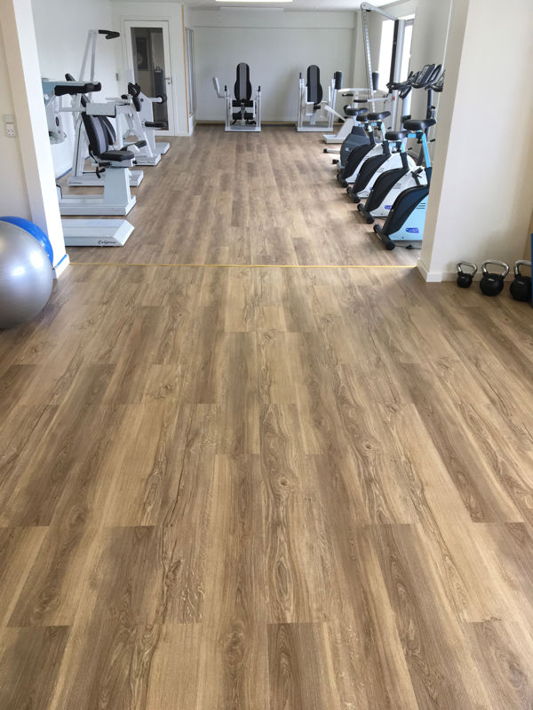 Fysioterapi hal med Wicanders Authentica European Nature Oak